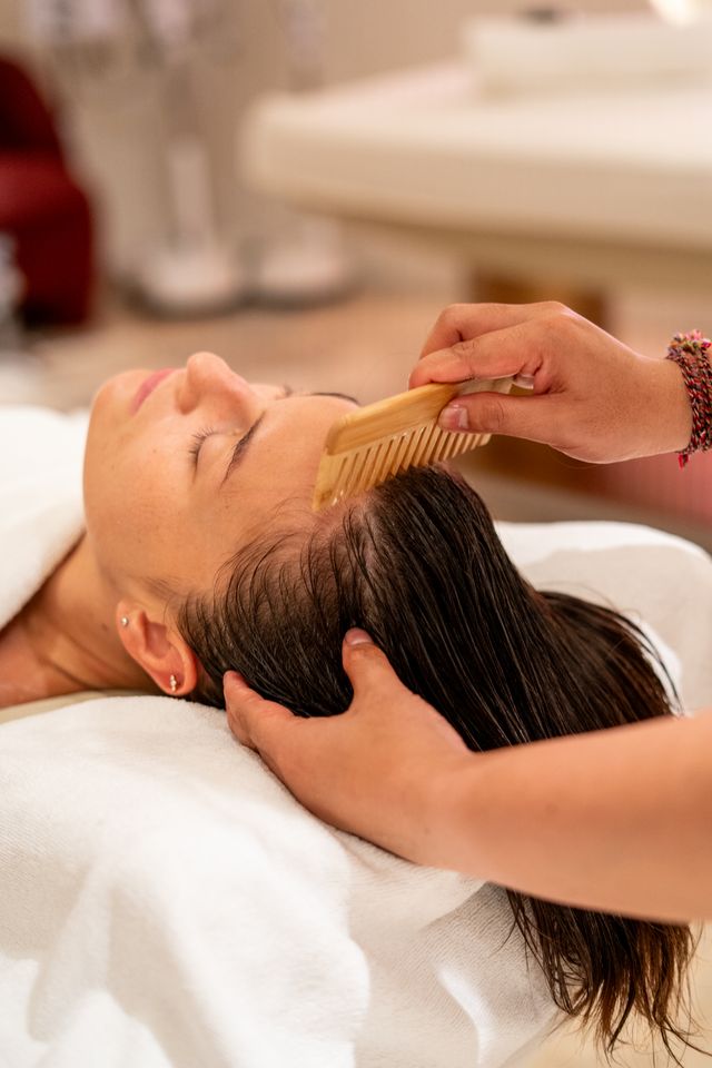 Looking to restore your scalp after sun, salt or stress? Discover the transformative benefits of scalp treatments in Bali and why Mello’s rituals are the go-to in Seminyak.